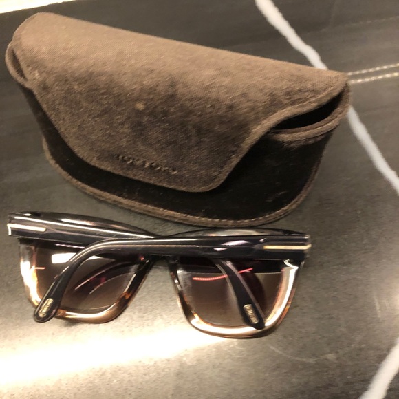 Tom ford sun glasses. Wore for a year. Brown Ambré. Normal wear and tear. - Picture 8 of 12